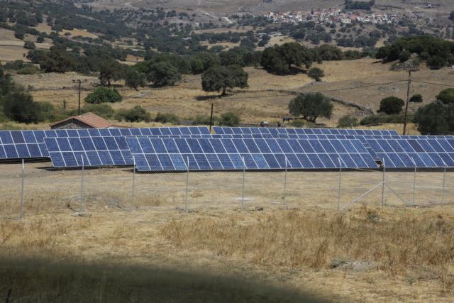 Δεν μειώνονται, προς το παρόν, οι εγγυημένες τιμές των φωτοβολταϊκών