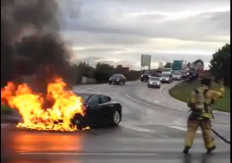 Tesla Model S: Τα όμορφα αυτοκίνητα, όμορφα καίγονται!
