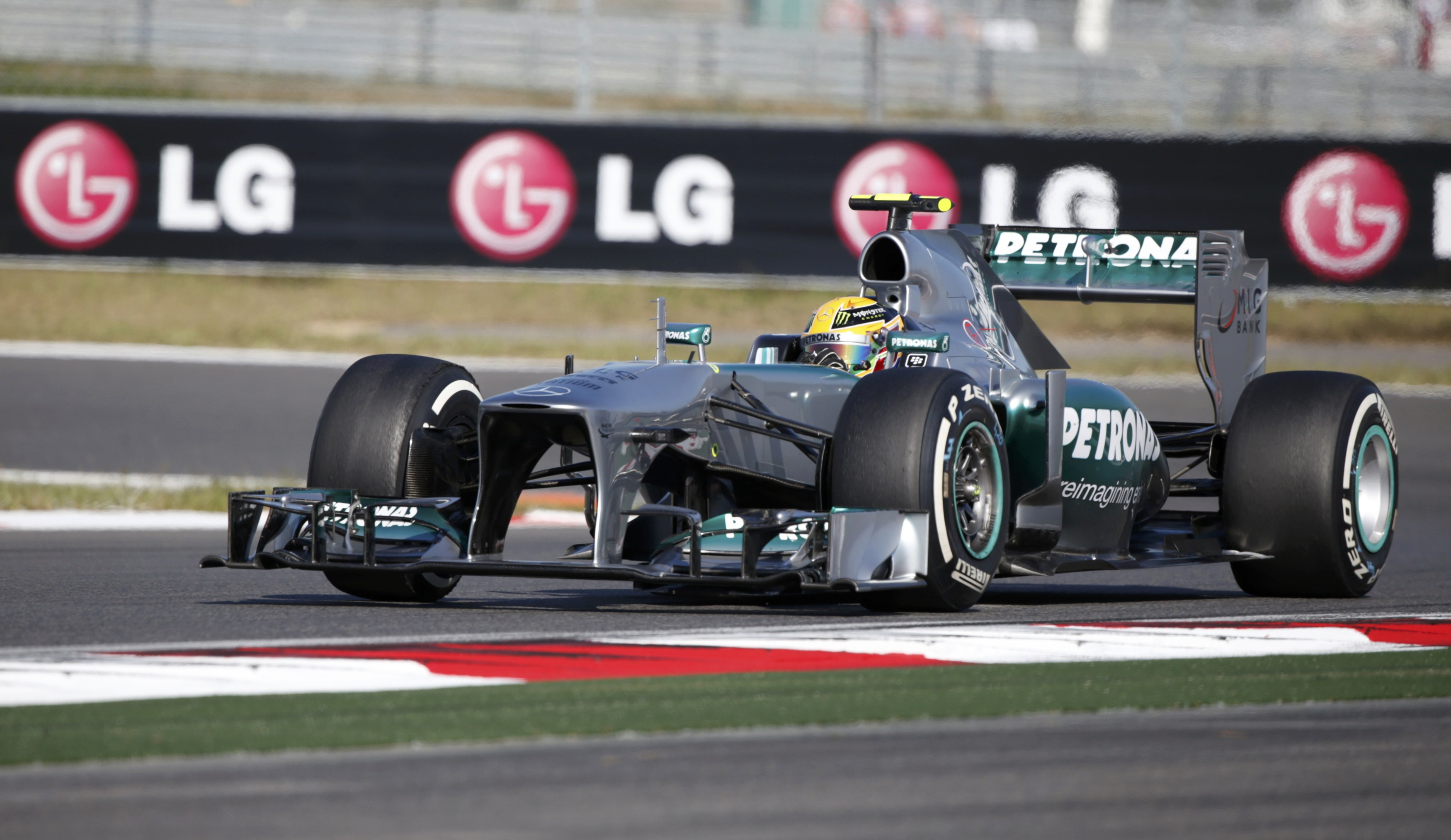 GP Kορέας 2013: Ο L. Hamilton στην κορυφή, σε απόσταση αναπνοής ο S. Vettel στις ΕΔ1