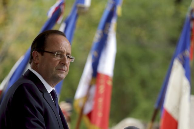 Σε ιστορικό χαμηλό η δημοτικότητα του Ολάντ