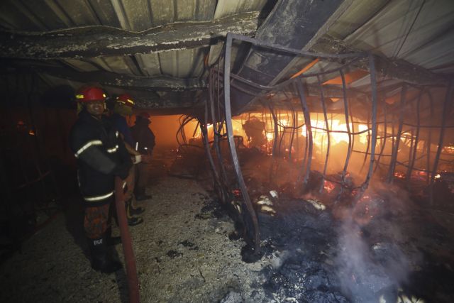 Νέα πολύνεκρη πυρκαγιά σε εργοστάσιο υφασμάτων στο Μπανγκλαντές
