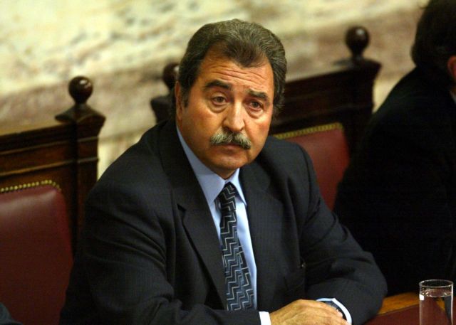 Γ.Τραγάκης: Εν αναμονή των κομμάτων για τα προνόμια των βουλευτών της ΧΑ