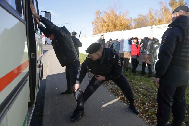 Πάνω από 1.200 συλλήψεις μεταναστών, μετά τα επεισόδια στη Μόσχα