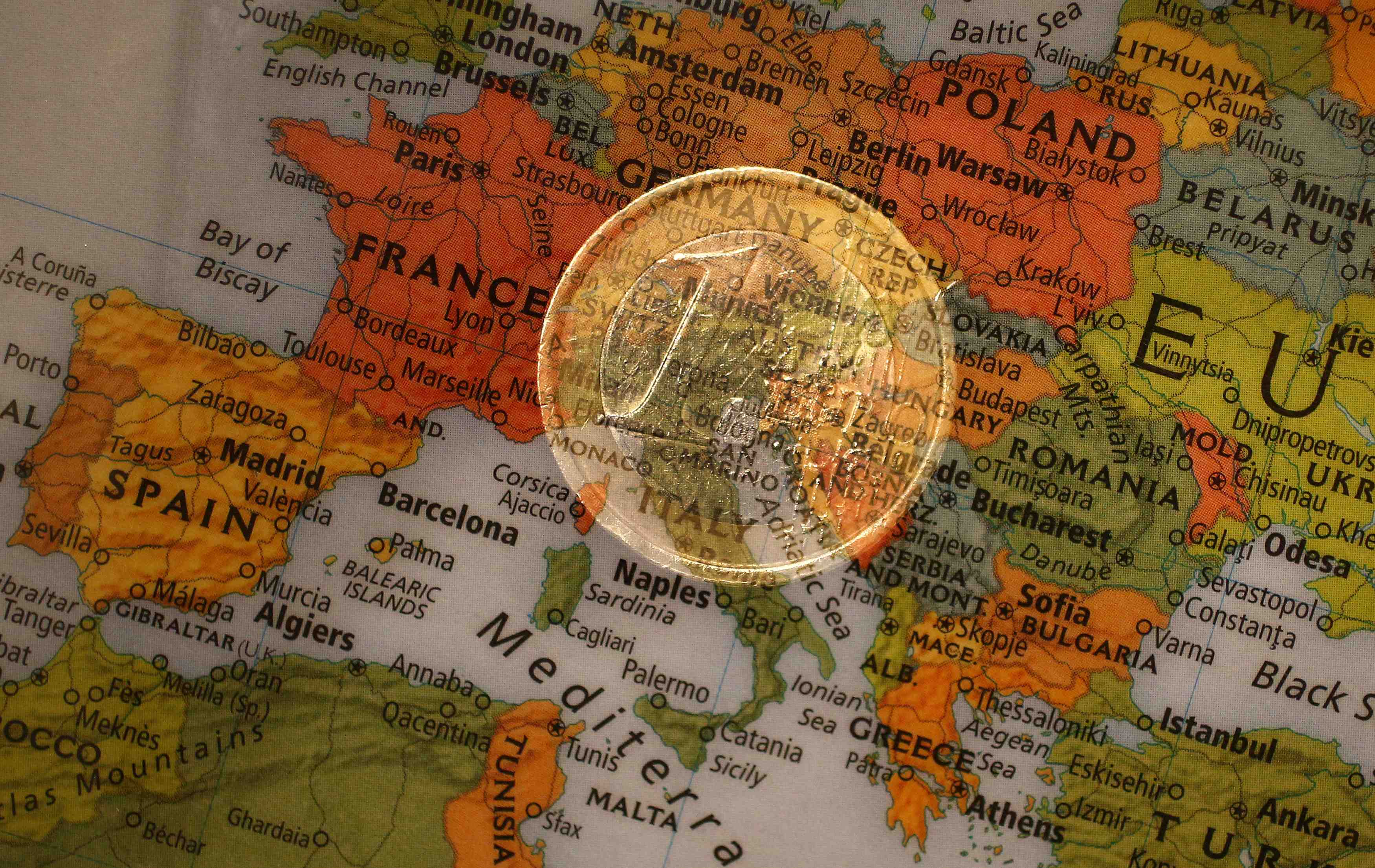 Kινέζοι κατακτούν το Παρίσι με κέρματα του 1 ευρώ και κινούν υποψίες