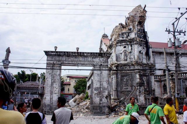 Δεκάδες νεκροί από σεισμό 7,2 βαθμών στις Φιλιππίνες