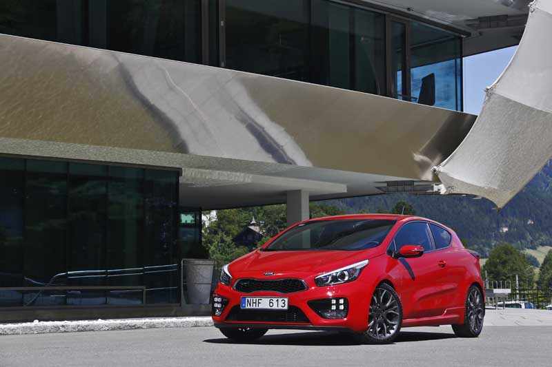 ΚΙΑ pro_cee’d GT: Στην Ελλάδα από 22.720 ευρώ