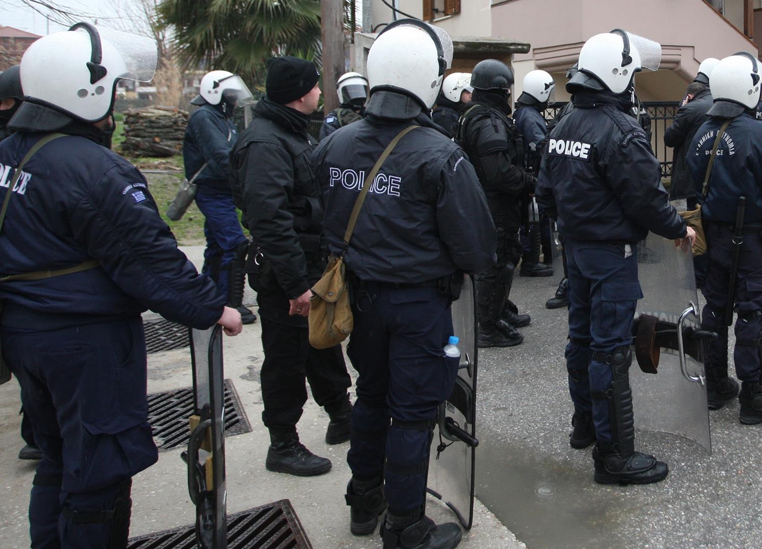 Επέμβαση των ΜΑΤ σε κατάληψη εργαζομένων στην Εύβοια