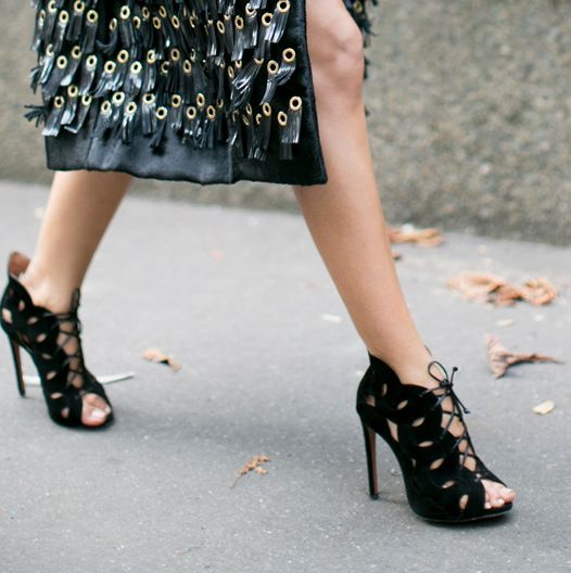 Τα χειμωνιάτικα πέδιλα στους δρόμους του Παρισιού