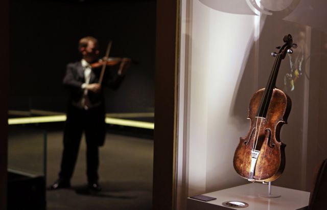 Σε τιμή-ρεκόρ πωλήθηκε το βιολί του Τιτανικού