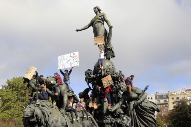 Καταιγίδα από το Κόσοβο έγινε για τον Ολάντ η υπόθεση Λεονάρντα
