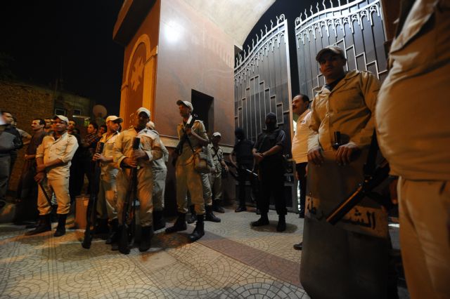 Τυφλά πυρά με τρεις νεκρούς, ανάμεσά τους και ένα παιδί, σε εκκλησία στο Κάιρο