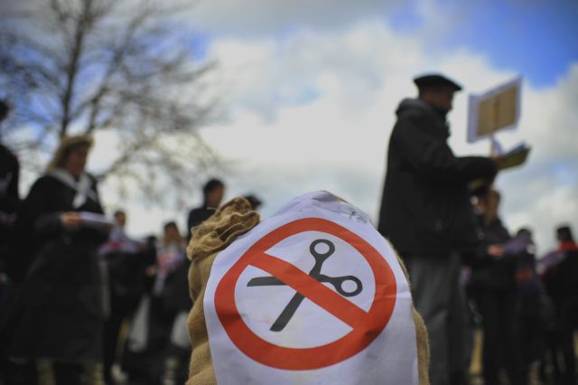 «Δεν αντέχουμε άλλο» φωνάζουν Ιρλανδοί συνταξιούχοι στην κυβέρνηση