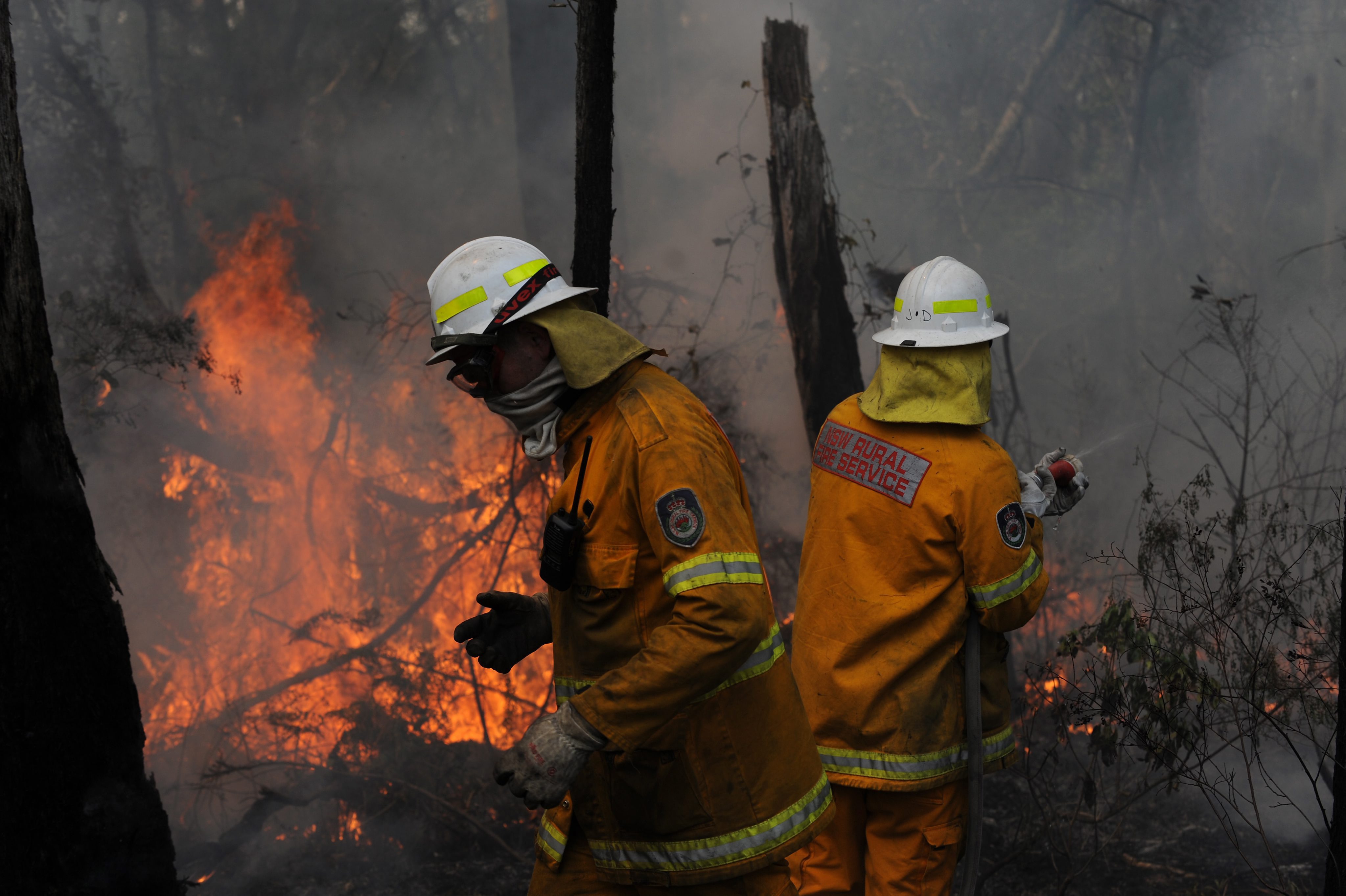 Μάχη με το χρόνο δίνουν οι πυροσβέστες στα πύρινα μέτωπα της Αυστραλίας