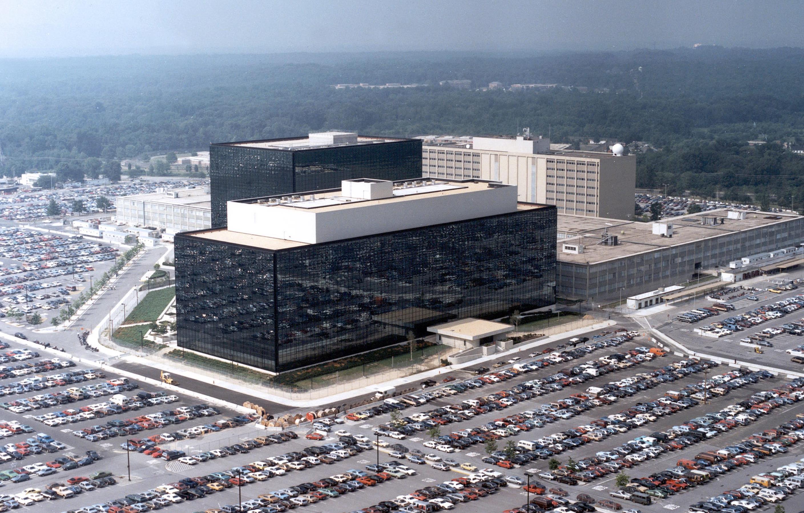 Απευθείας πρόσβαση στα δίκτυα της Google και της Υahoo φέρεται να έχει η NSA