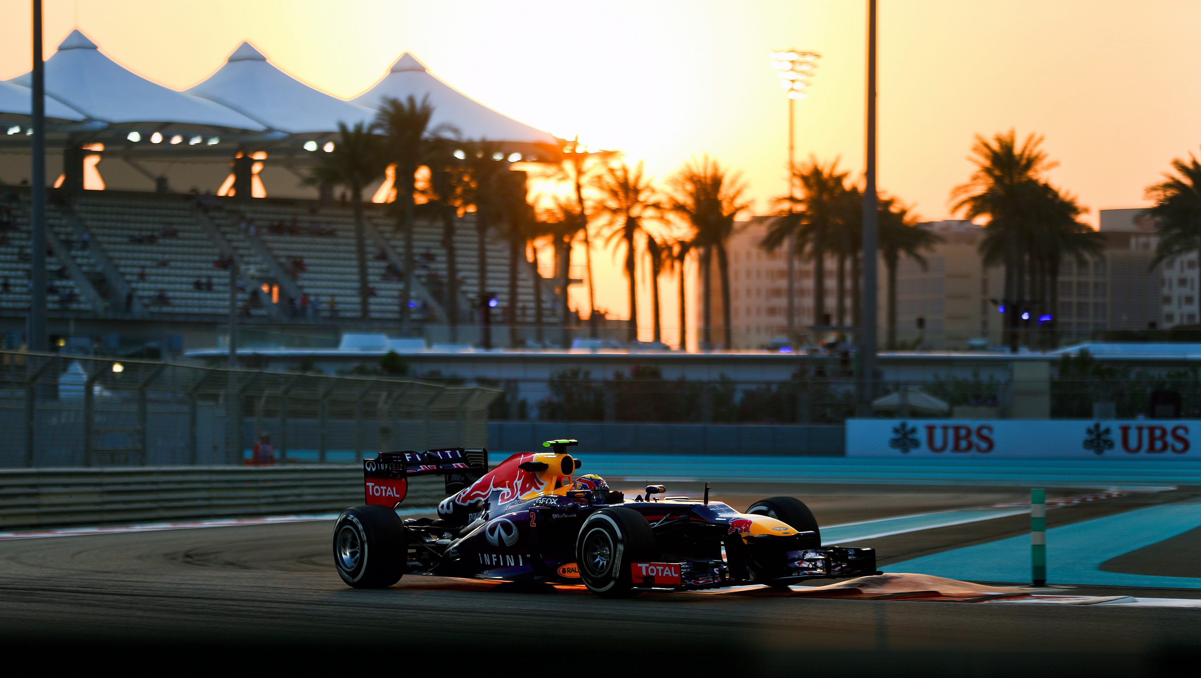 GP Abu Dhabi 2013: Poleman o M. Webber, δίπλα του ο S. Vettel