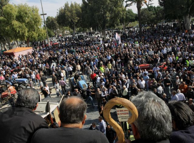 Εισβολή αγροτών στα δικαστήρια του Ηρακλείου, τρεις ελαφρά τραυματίες