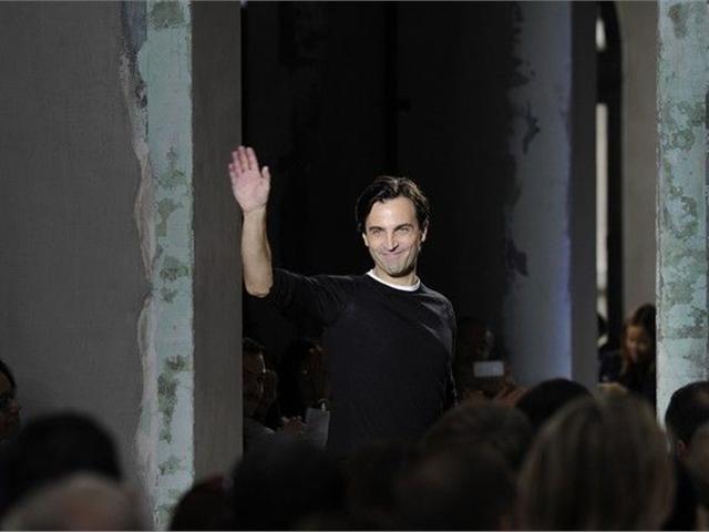 Ο Nicolas Ghesquiere επίσημα στον Louis Vuitton