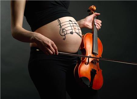 Τα μωρά θυμούνται τα τραγούδια που άκουγαν στην εγκυμοσύνη!