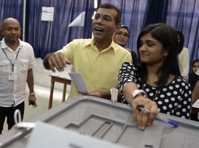 Σε δεύτερο γύρο εκλογών πηγαίνει ο πρώην πρόεδρος των Μαλδίβων, Νασίντ
