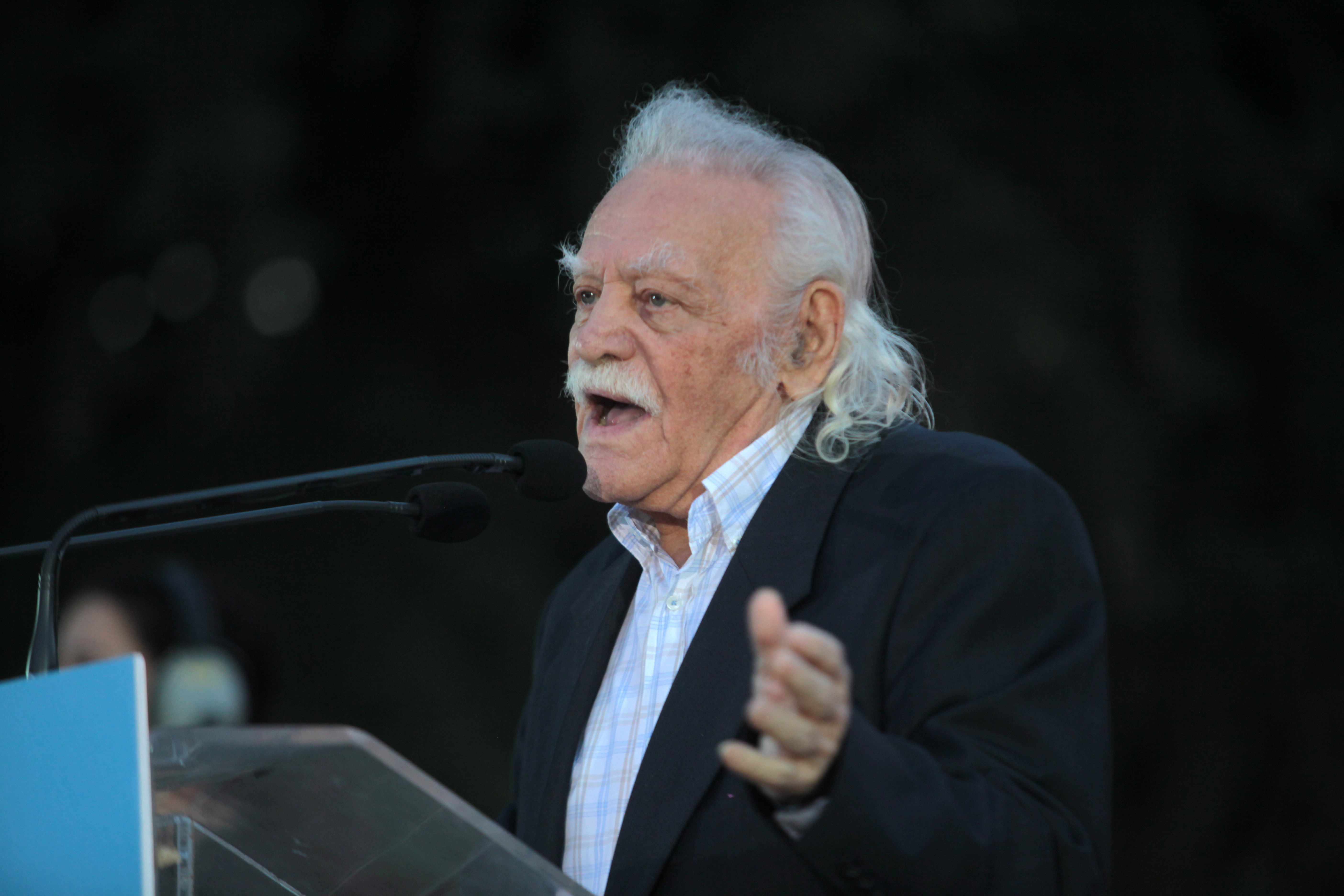 Επιτυχής επέμβαση για τον Μανώλη Γλέζο