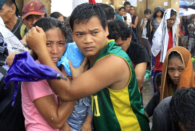 Έως 2.500 οι νεκροί, και όχι δέκα χιλιάδες, λέει ο πρόεδρος των Φιλιππίνων