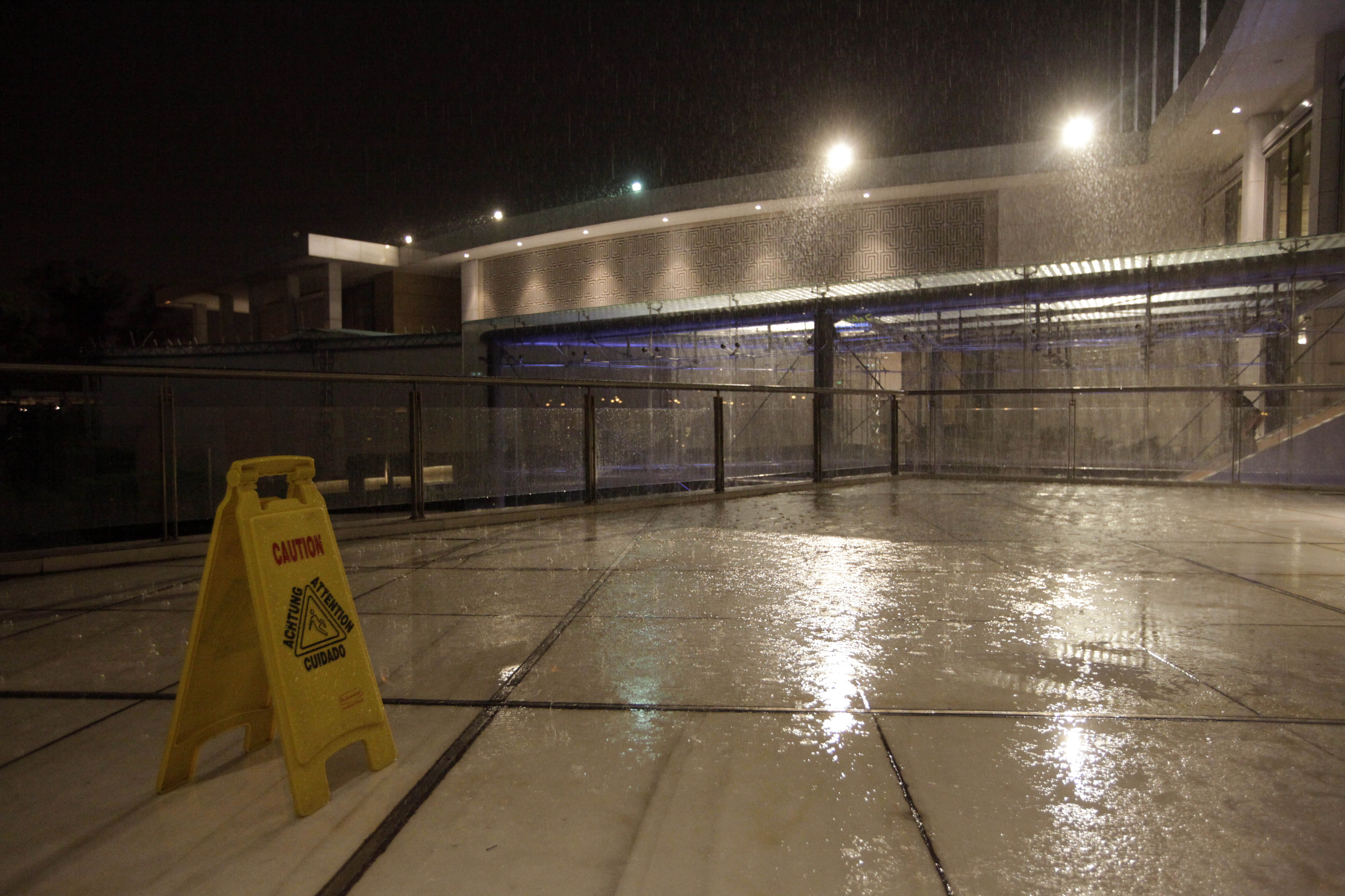 Επιδείνωση του καιρού με βροχές και καταιγίδες σε όλη τη χώρα