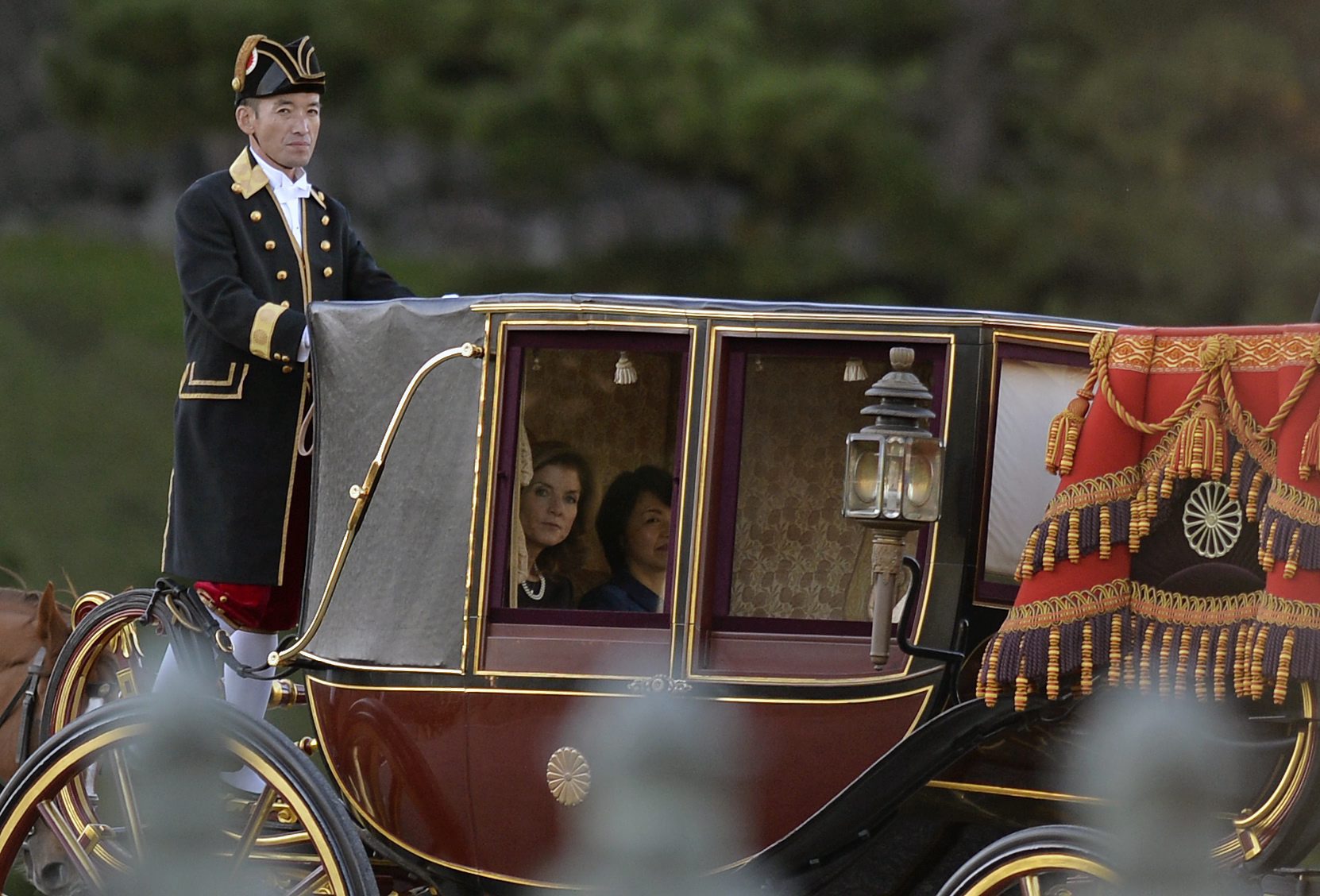 «Βασιλική» υποδοχή της τελευταίας των Κένεντι στο Τόκιο