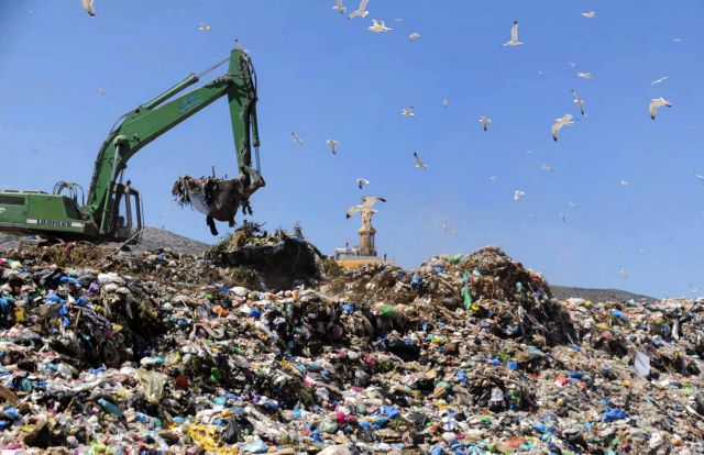 Τραυματίστηκε υπάλληλος στον ΧΥΤΑ Φυλής από επίθεση με πέτρες