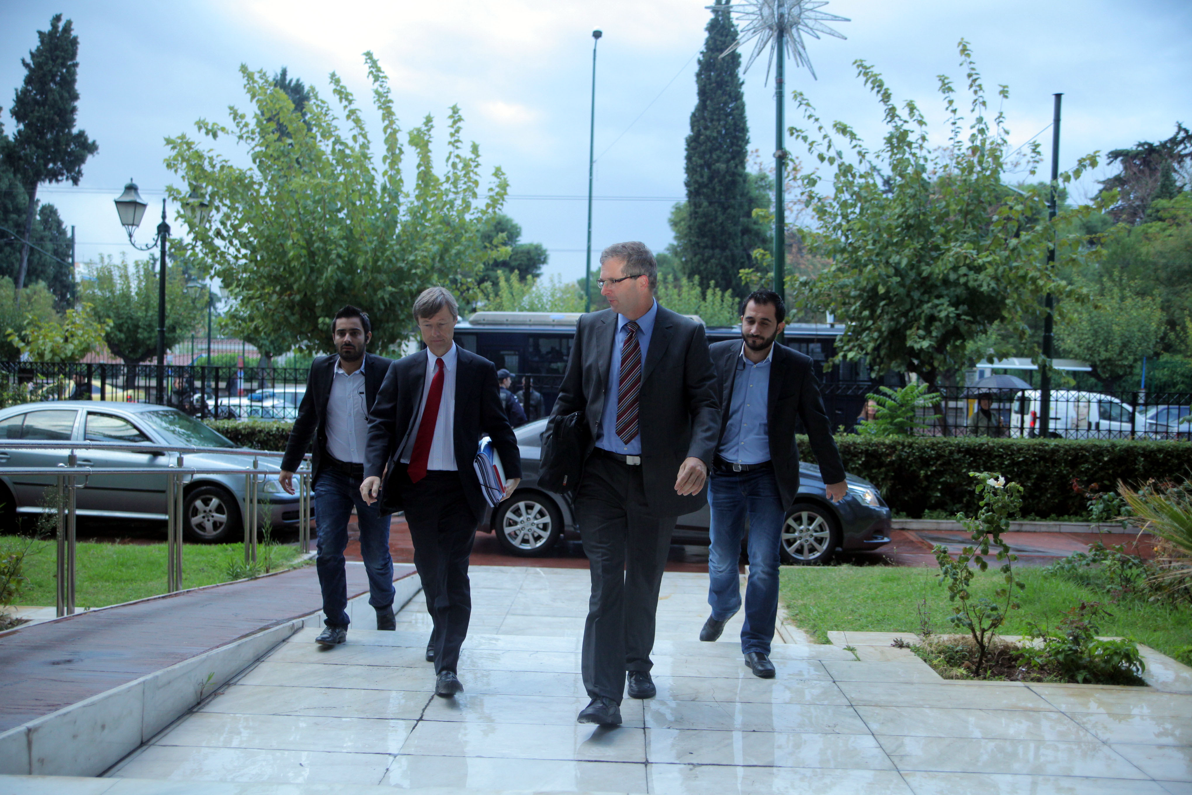 Συνάντηση Μητσοτάκη-τρόικα για διαθεσιμότητα και απολύσεις