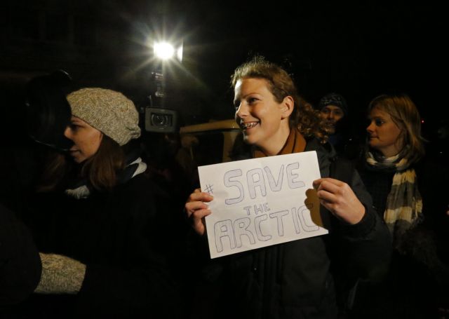 Ο καπετάνιος και άλλοι πέντε ακτιβιστές της Greenpeace ελεύθεροι με εγγύηση