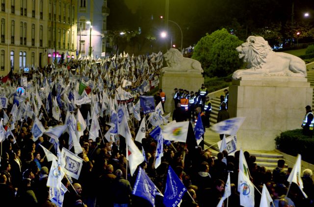 Πορτογαλία: Χιλιάδες αστυνομικοί διαδήλωσαν κατά των μέτρων λιτότητας