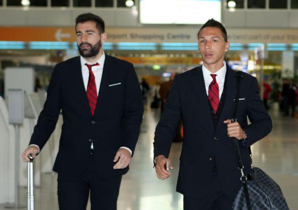 Με το σύνθημα «μπορούμε στο Παρίσι» αναχώρησε ο Ολυμπιακός