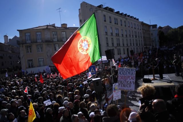 Σε «κλοιό» λιτότητας και το 2014 η Πορτογαλία, ο προϋπολογισμός εγκρίθηκε