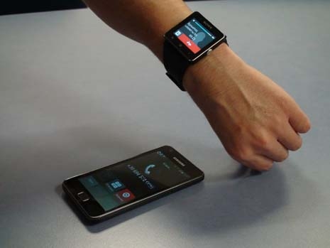 Το Sony Smartwatch 2 στο χέρι του tech.in.gr [βίντεο]