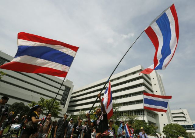 Ταϊλάνδη: Εισβολή διαδηλωτών στα κτίρια κρατικών υπηρεσιών τηλεπικοινωνιών