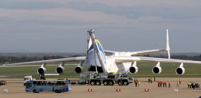 Tο μεγαλύτερο μεταγωγικό αεροπλάνο στην Κωνσταντινούπολη