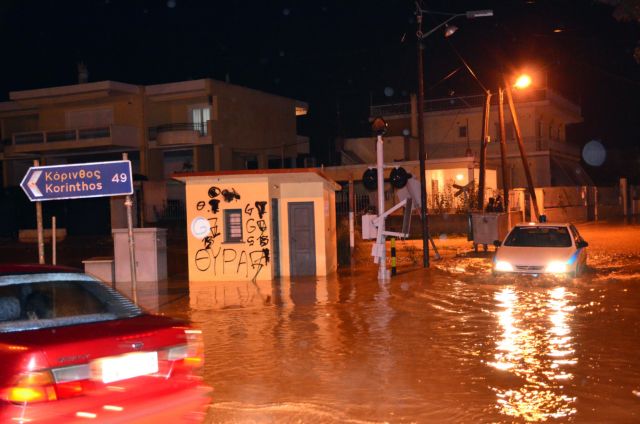 Μία νεκρή από τις πλημμύρες στο Άργος – Εκτεταμένα τα προβλήματα