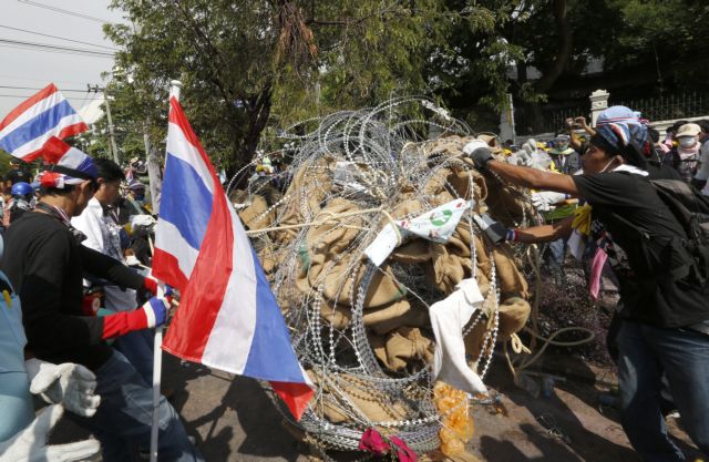 Εξομάλυνση στην Ταϊλάνδη βλέπει ο στρατός και… αποκλείει πραξικόπημα