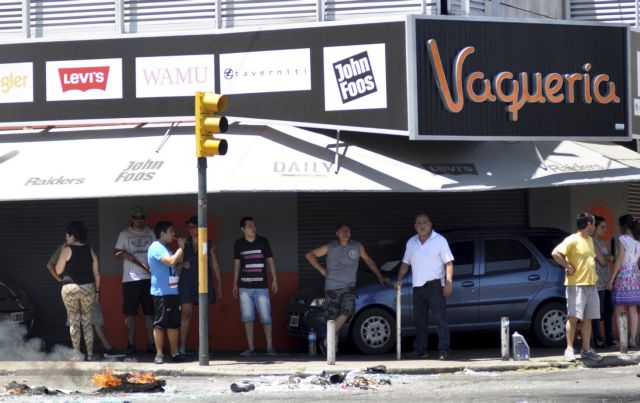 Η απεργία της αστυνομίας έφερε λεηλασίες στην Κόρδοβα της Αργεντινής