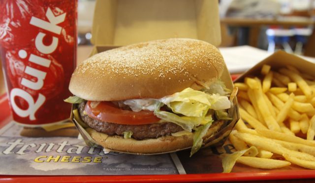 Παρήγγειλαν χάμπουργκερ και παρέλαβαν μία σακούλα γεμάτη χρήματα