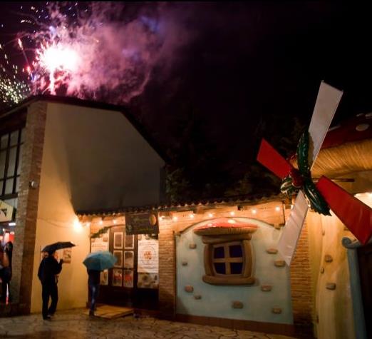 Παραμυθένια «χωριά» και γιορτινές εκδηλώσεις σε δήμους της Ελλάδας