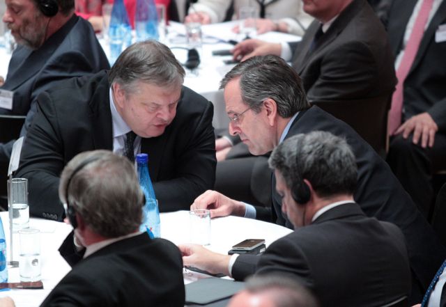 ΣΥΡΙΖΑ: Η κυβέρνηση δεν κάνει βήμα πίσω από την υποταγή στο μνημόνιο