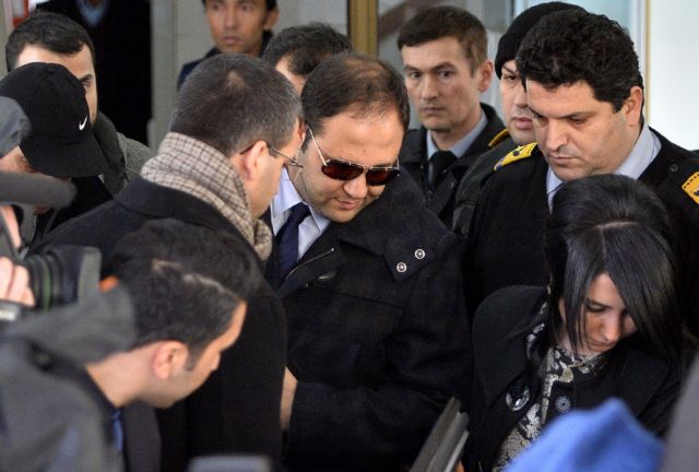 Πολιτικός σεισμός στην Τουρκία μετά τις συλλήψεις γιων υπουργών