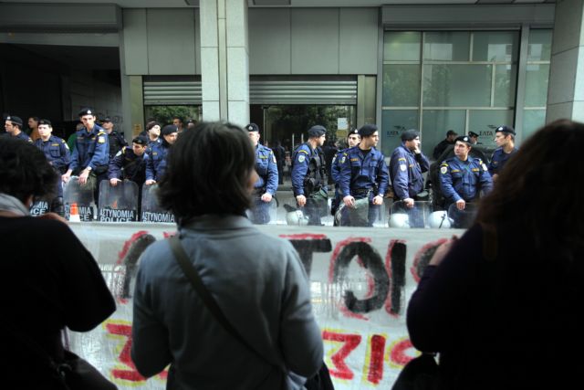 Συνεχίζουν τις κινητοποιήσεις τους οι απολυμένες καθαρίστριες