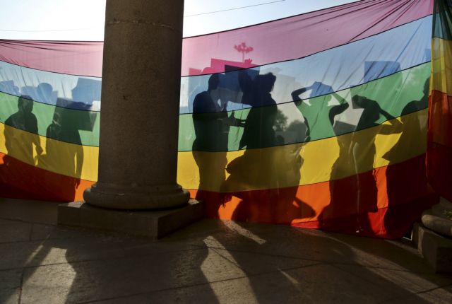 Ινδία: Στο Ανώτατο Δικαστήριο η κυβέρνηση κατά της ποινικοποίησης της ομοφυλοφιλίας
