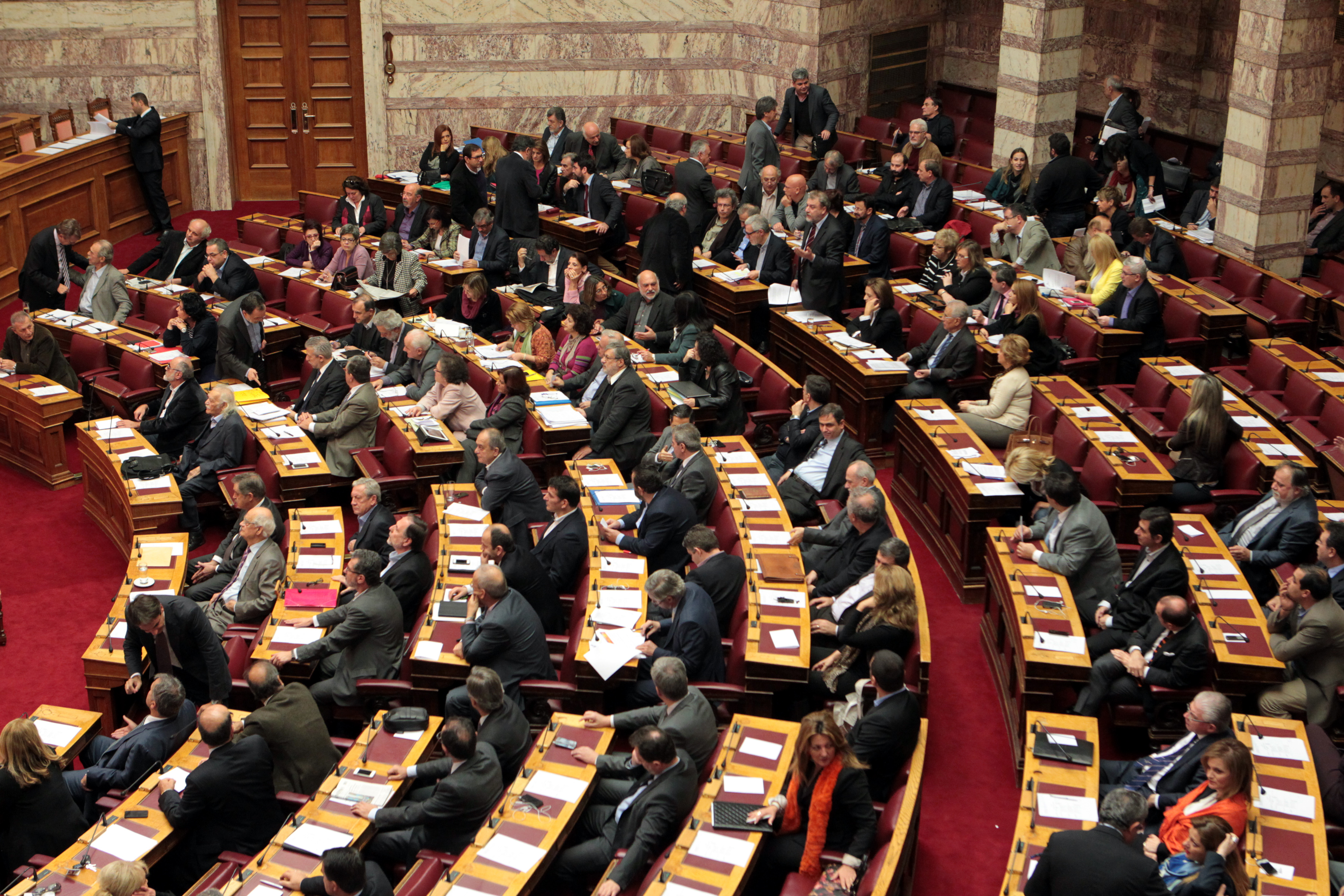 Πέρασε ο νόμος για τον φόρο των ακινήτων με 152 «ναι»