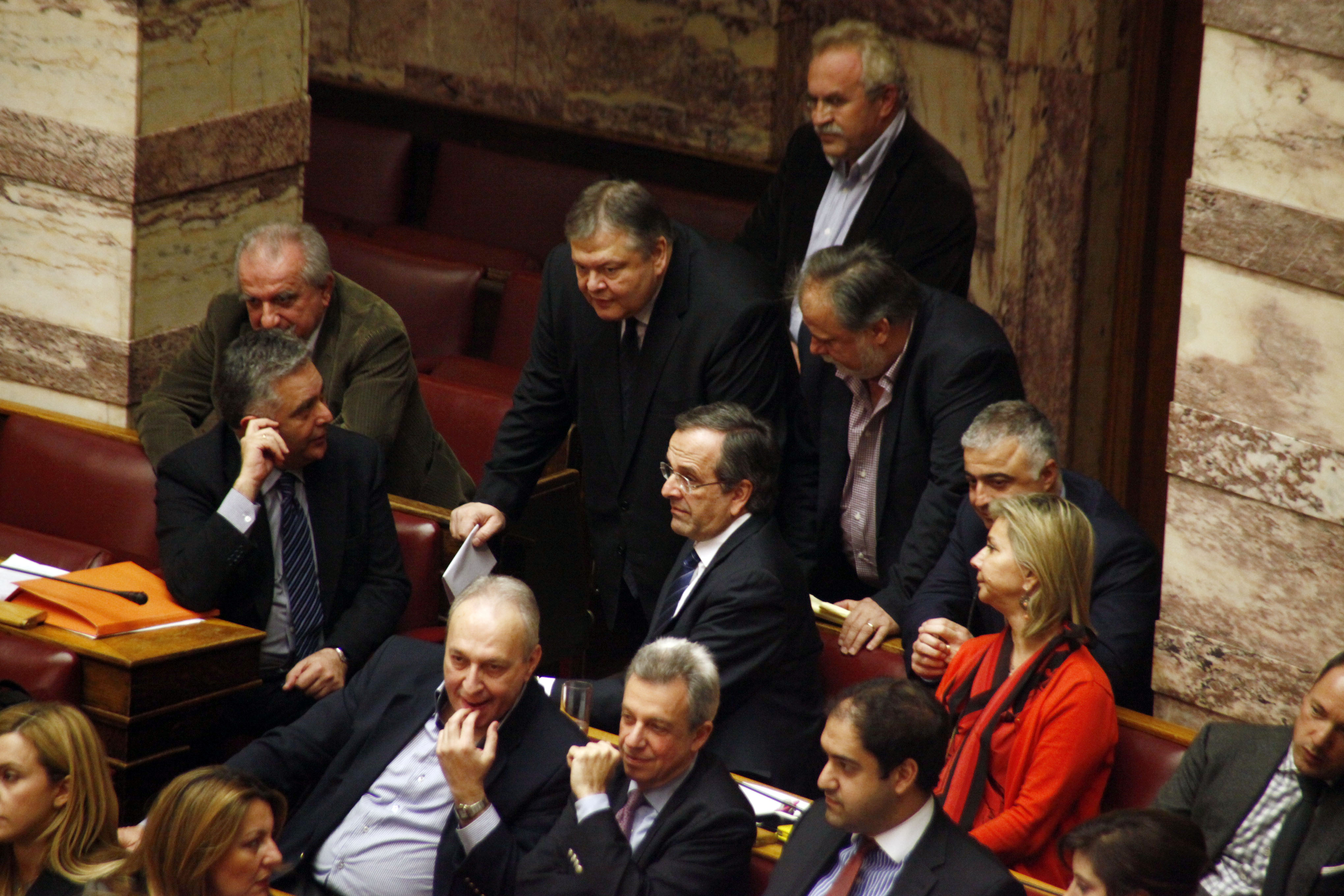 Με 152 ψήφους πέρασαν και τα επίμαχα άρθρα στο νόμο για τους πλειστηριασμούς