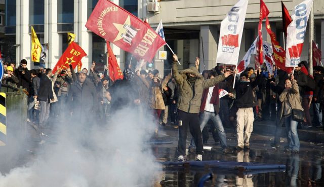 Συγκρούσεις διαδηλωτών - αστυνομίας στην Κωνσταντινούπολη