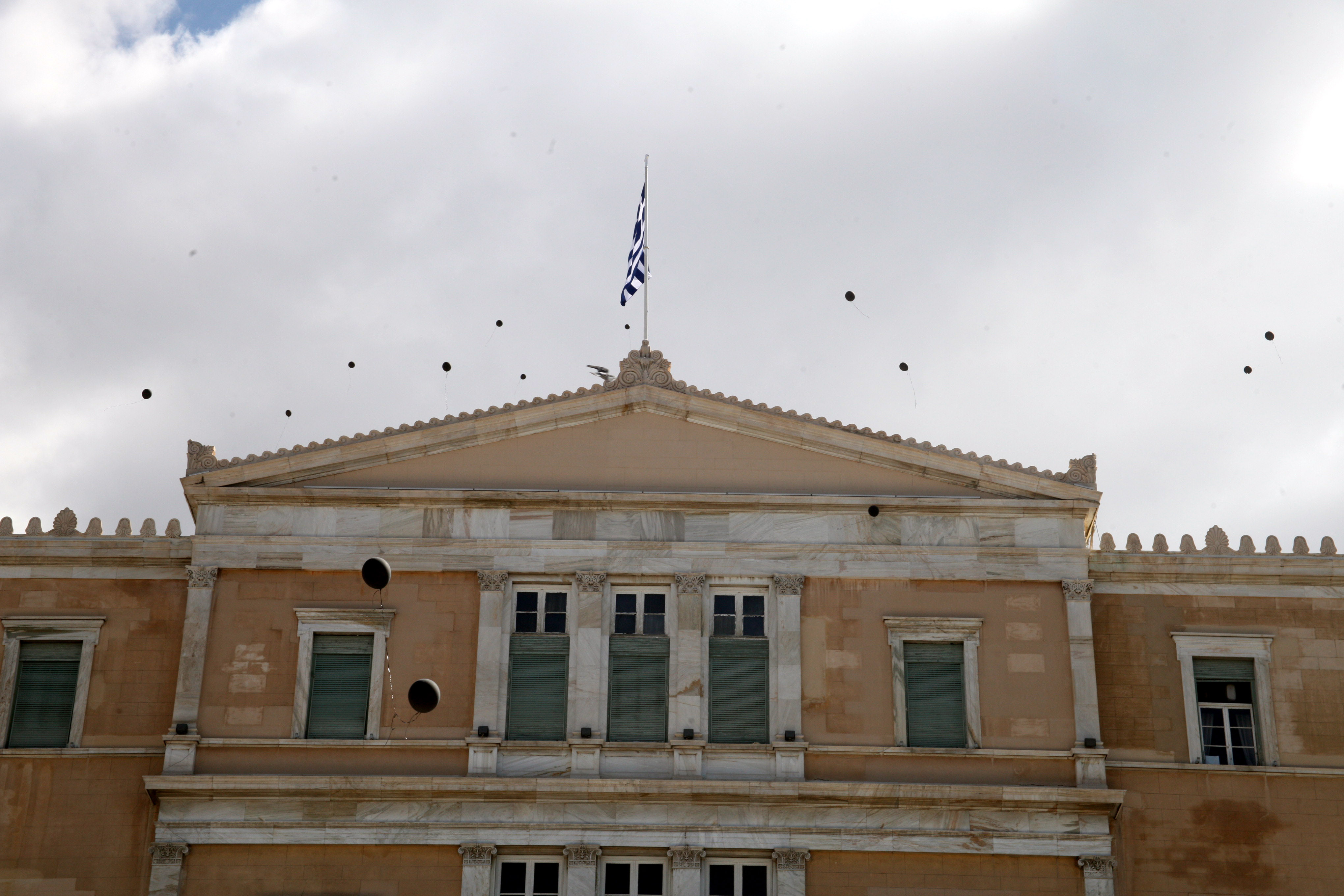 Αυτοκτονίες λόγω PSI καταγγέλλουν στο Ευρωκοινοβούλιο έλληνες ομολογιούχοι