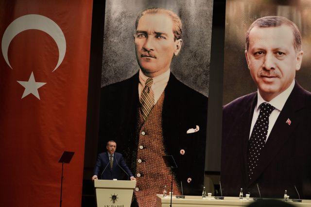 Σφίγγει η μέγκενη στον Ερντογάν παρά τις παραιτήσεις υπουργών